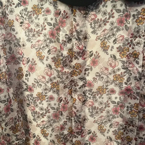 CeCe Floral Blouse with Black Collar - Picture 4 of 7